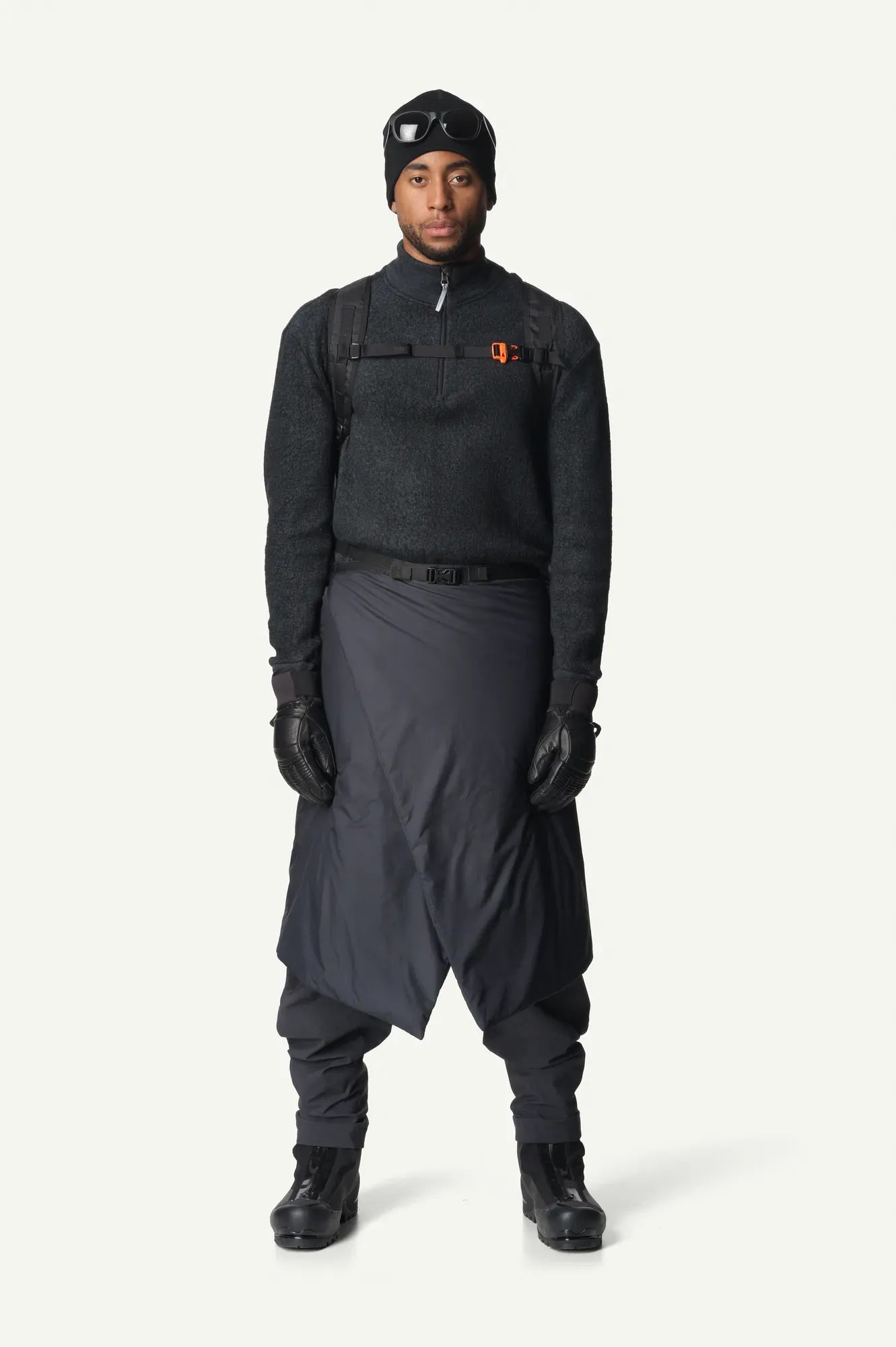 220234_900_100_Men_Alto_Half_Zip_true_black_c_low