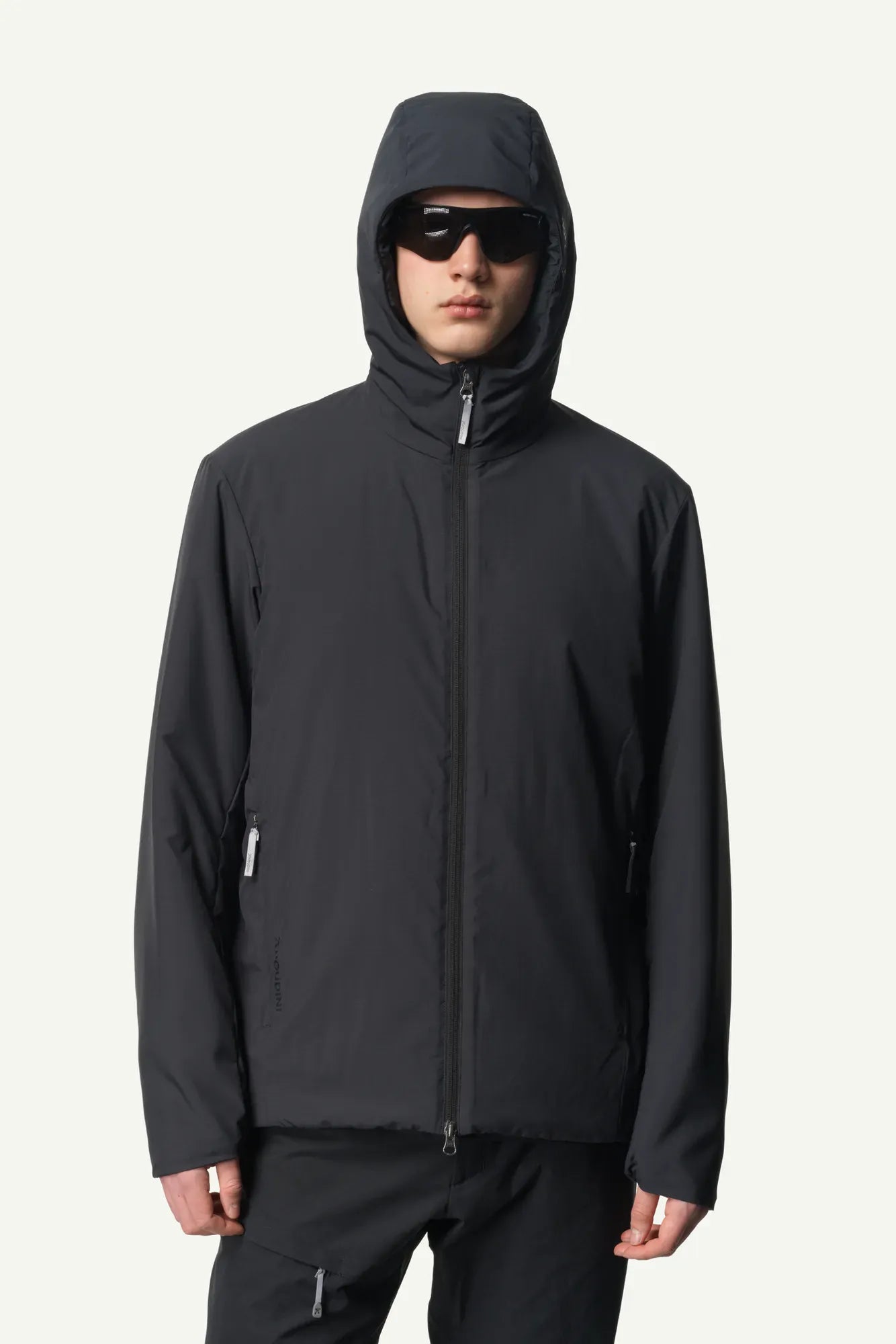 820042_900_200_Men_Tech_Insulation_Houdi_true_black_c_low