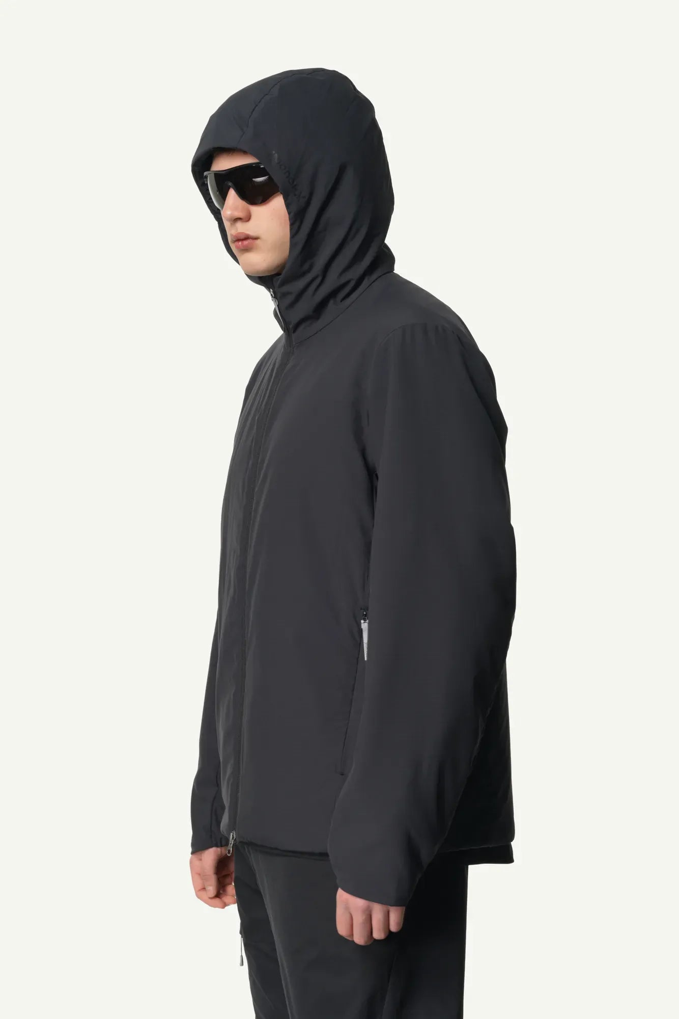 820042_900_300_Men_Tech_Insulation_Houdi_true_black_c_low