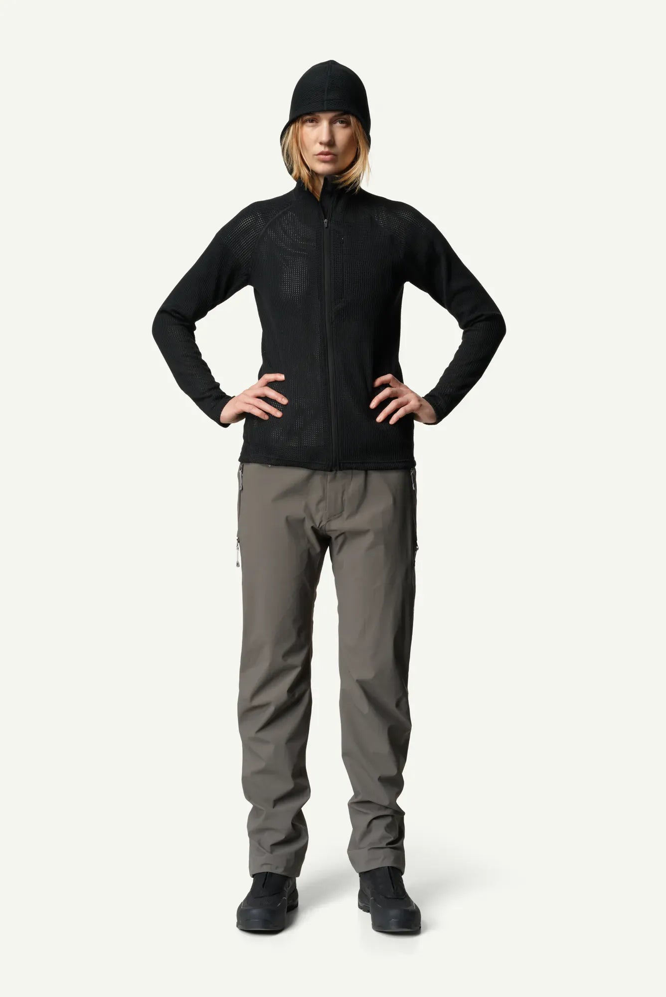 830012_900_100_Women_Pace_Flow_Houdi_true_black_c_low