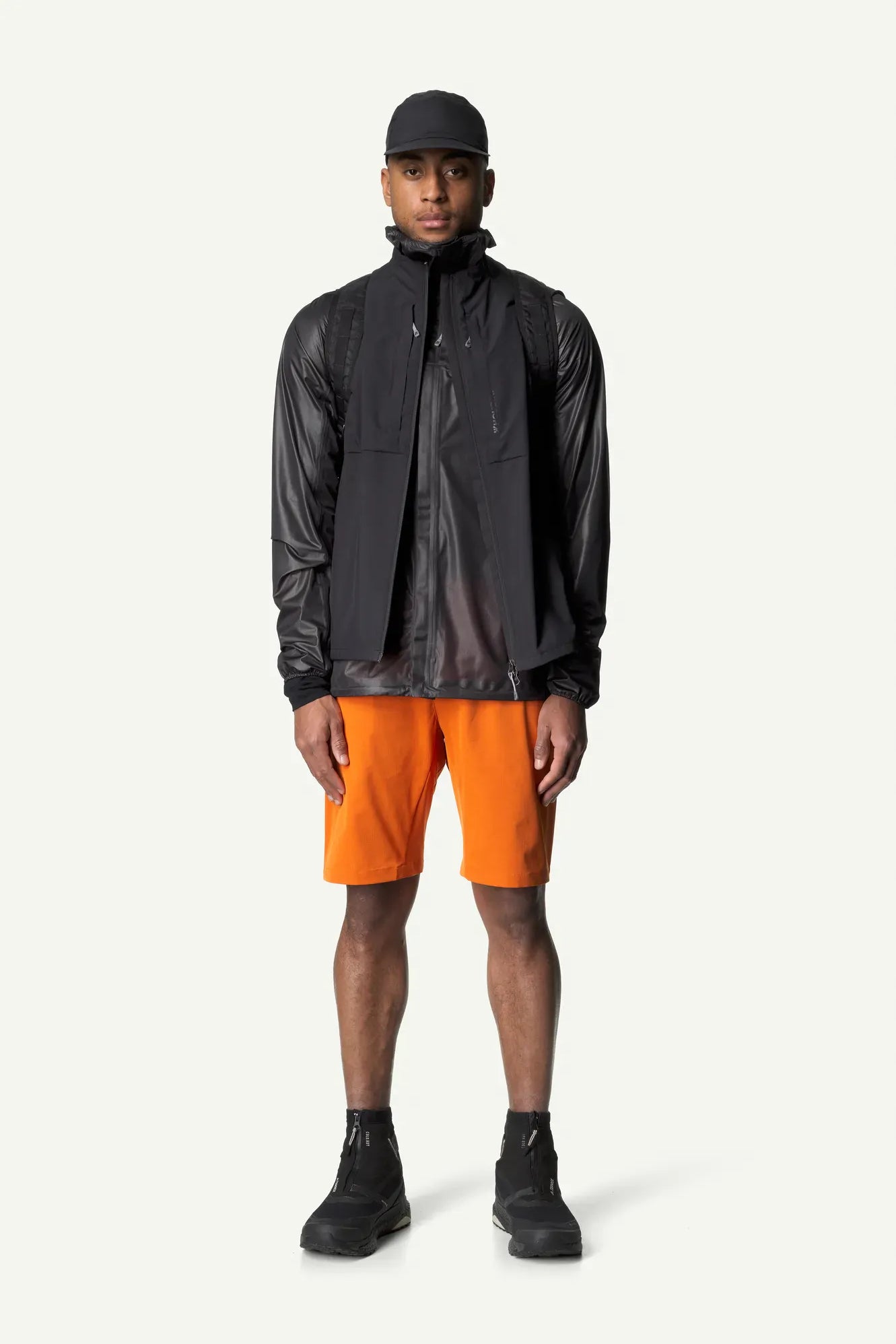 840007_900_100_Men_Pace_Hybrid_Vest_true_black_c_low