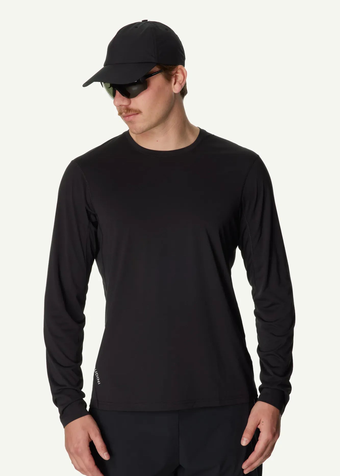 840063_900_200_Men_Pace_Air_LS_Tee_true_black_A372_c_low
