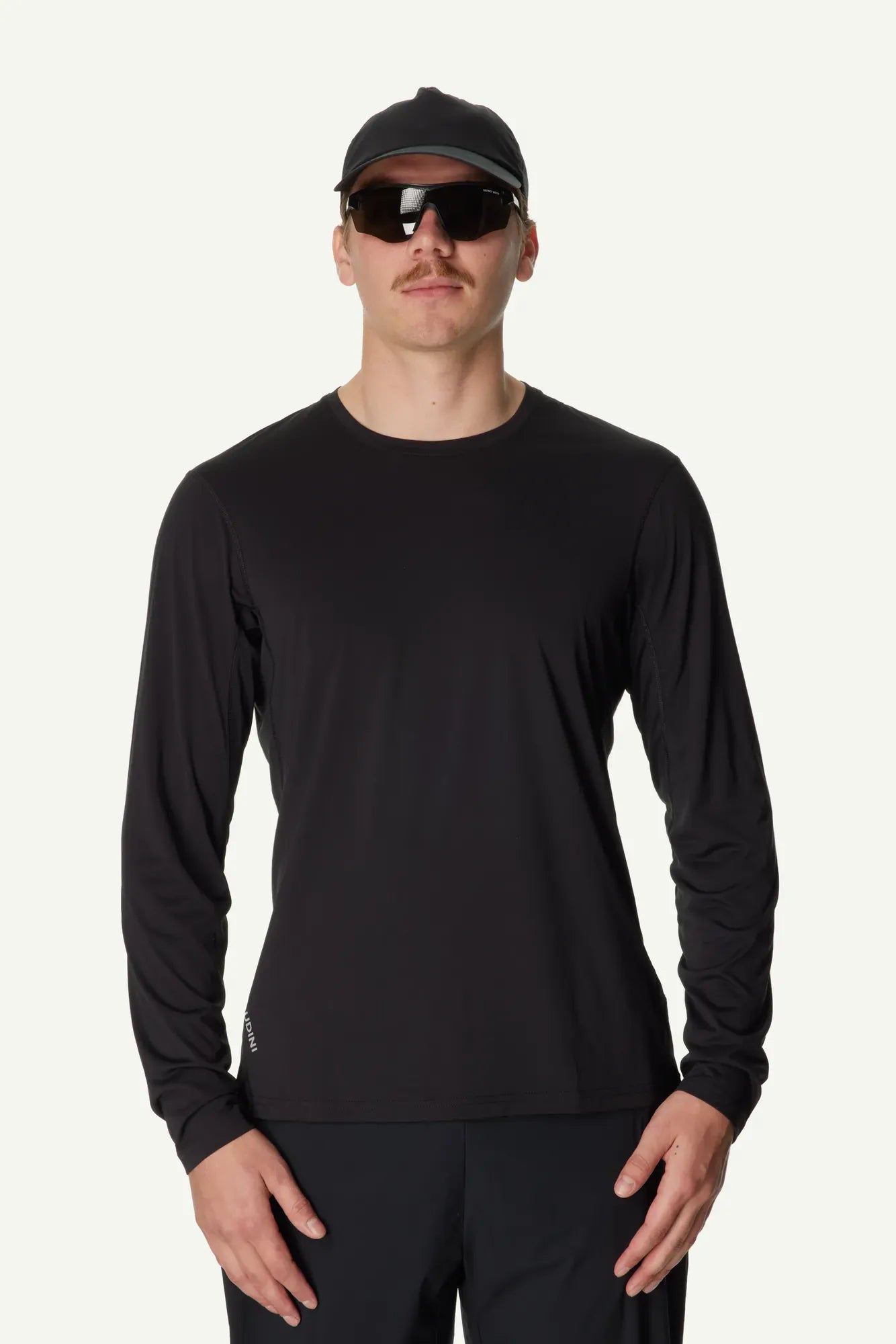 840063_900_201_Men_Pace_Air_LS_Tee_true_black_A372_c_low