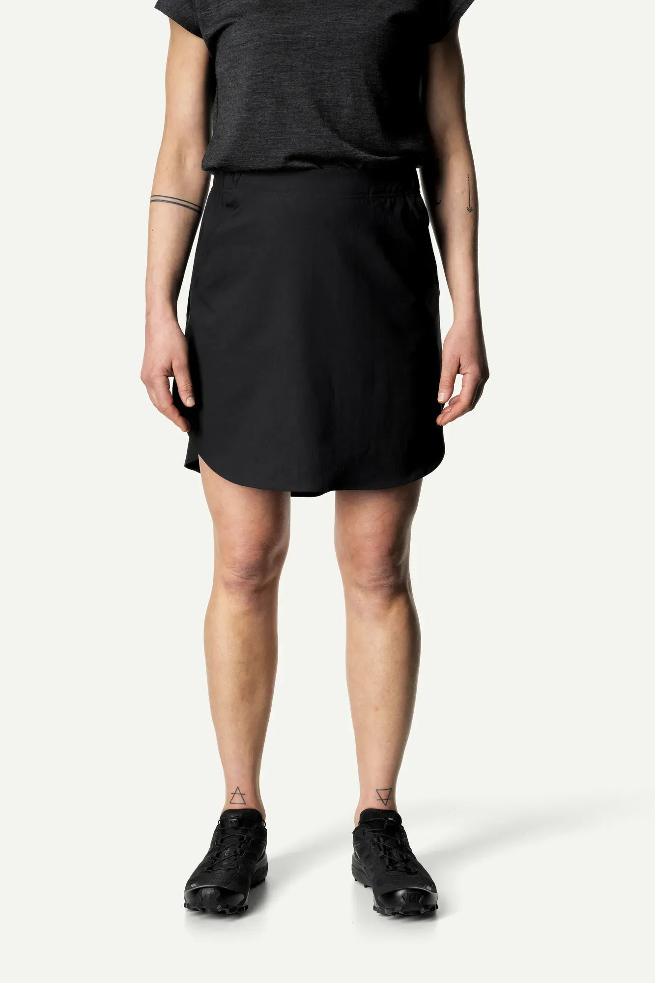 860005_900_200_Women_Stride_Skirt_true_black_c_low