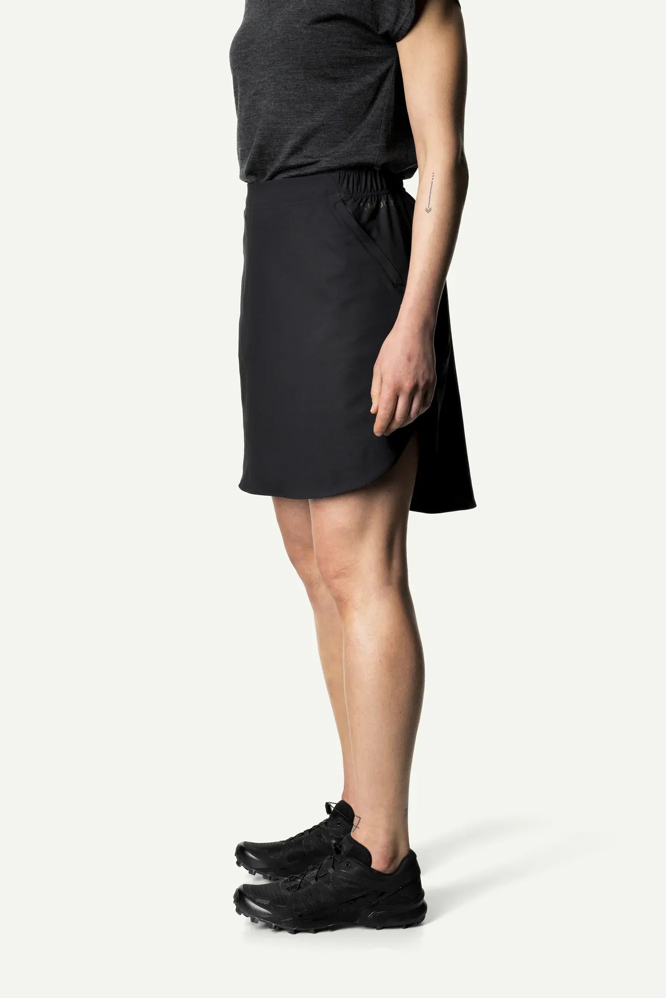 860005_900_201_Women_Stride_Skirt_true_black_c_low