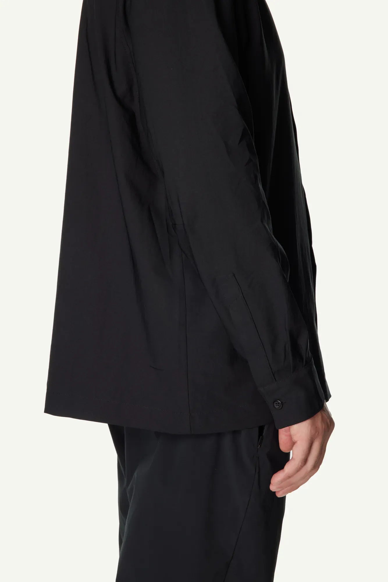 860058_900_200_Men_Symbio_Base_Shirt_true_black_A372_c_low